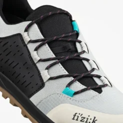 Fizik Terra Ergolace GTX Flat Shoes In Ice/Grey -De Ver Cycles Shop terra ergolace gtx flat 5 fizik white grey all mountain grippy outsole shoes 1 1